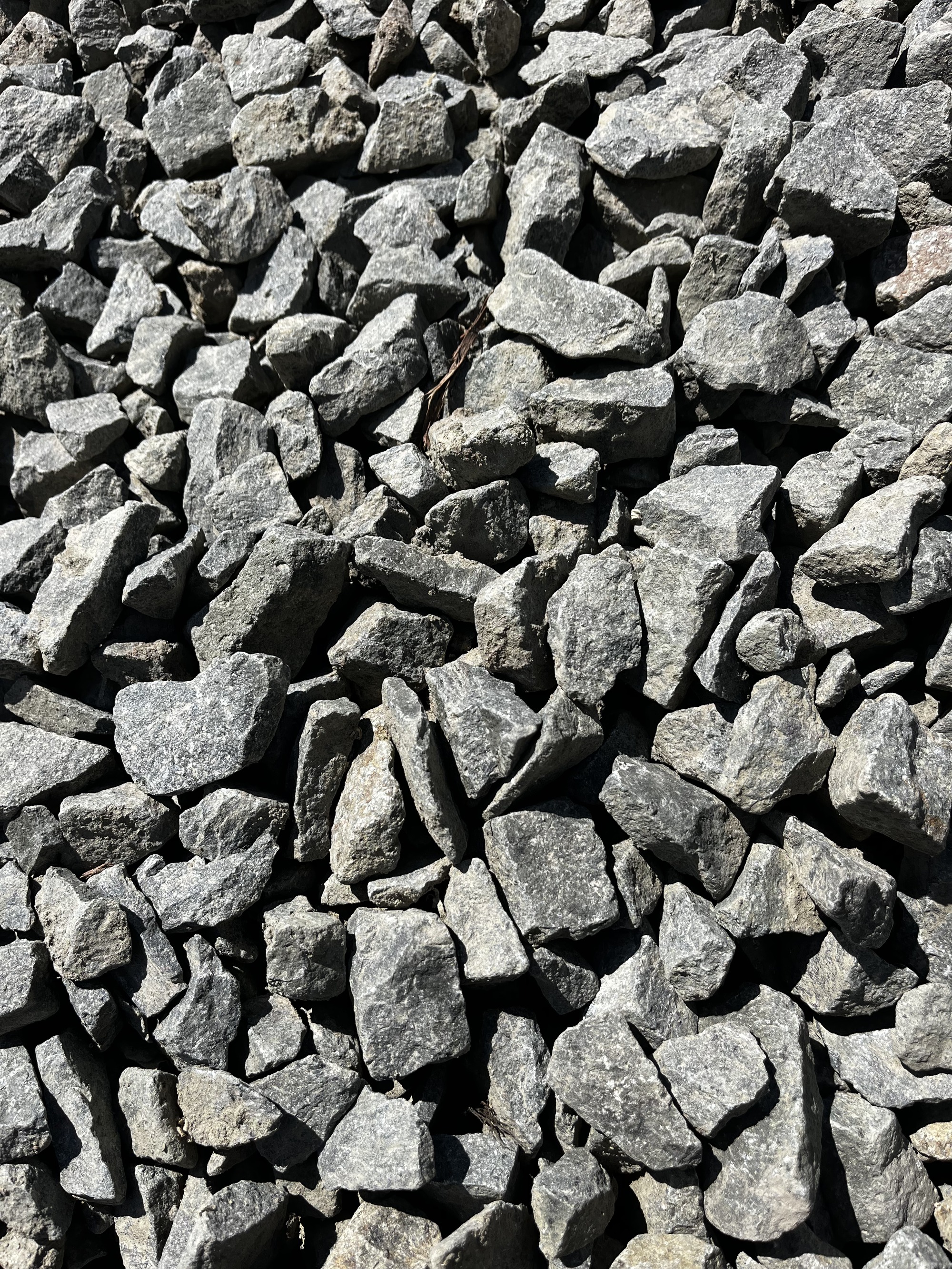 Black and grey crushed granite — APC quarry